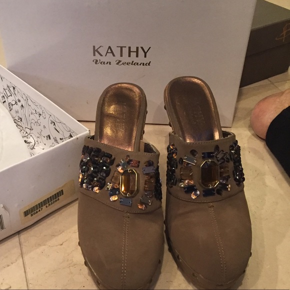 Clogs - Picture 2 of 2